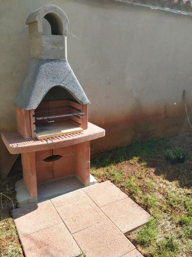 Apartmani Zlatko Pula Exteriör bild
