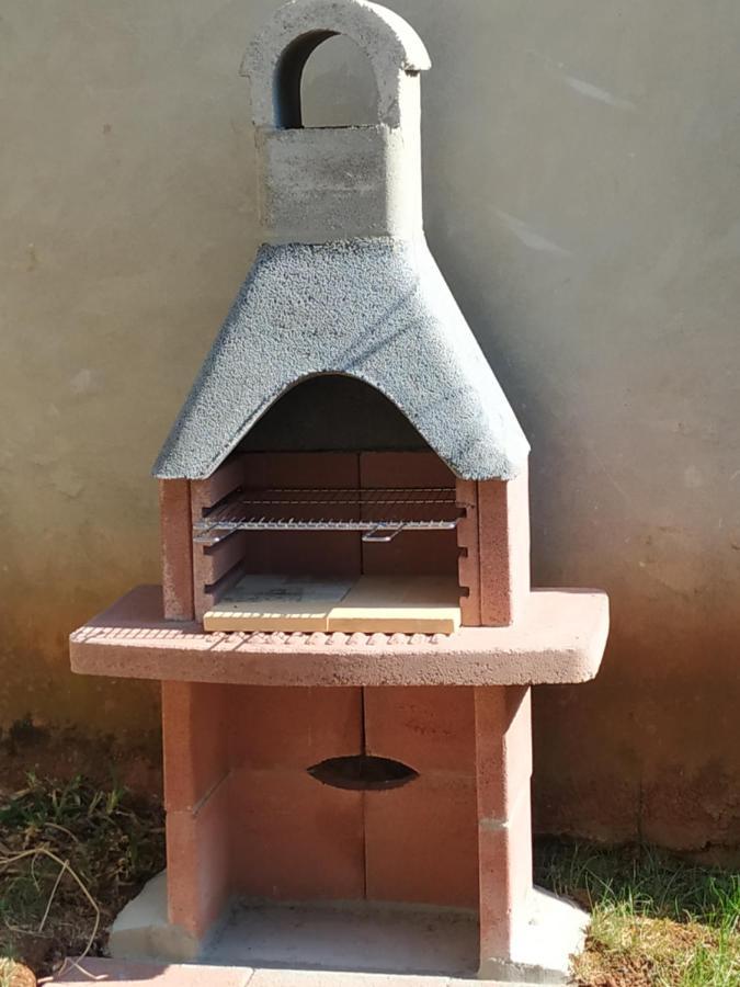 Apartmani Zlatko Pula Exteriör bild
