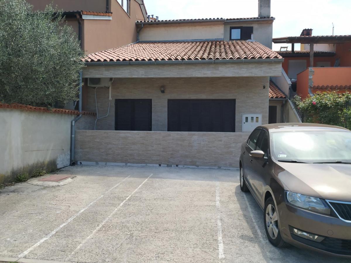 Apartmani Zlatko Pula Exteriör bild