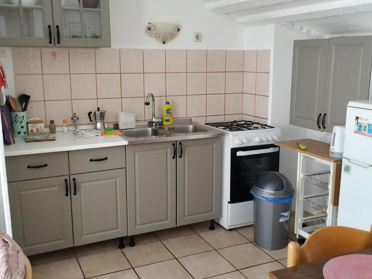 Apartmani Zlatko Pula Exteriör bild