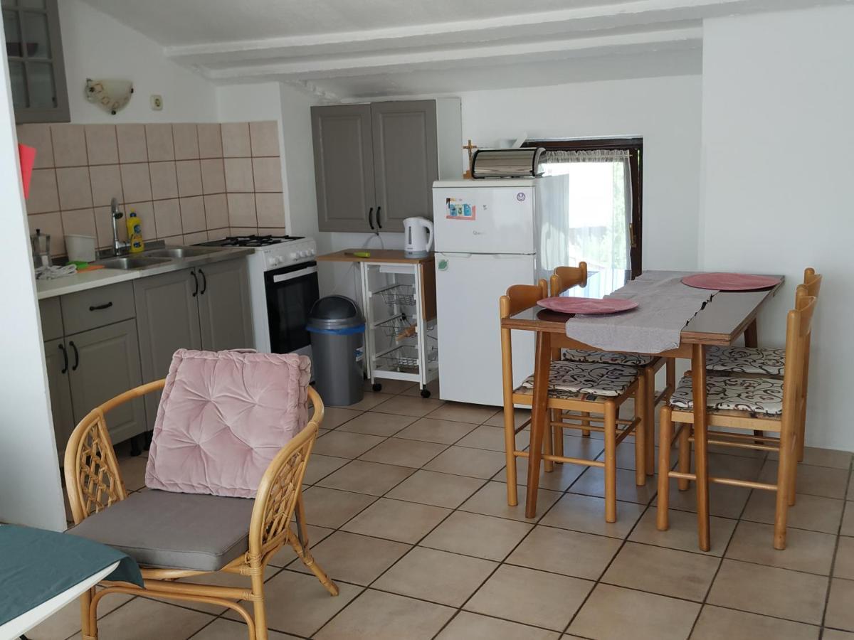 Apartmani Zlatko Pula Exteriör bild