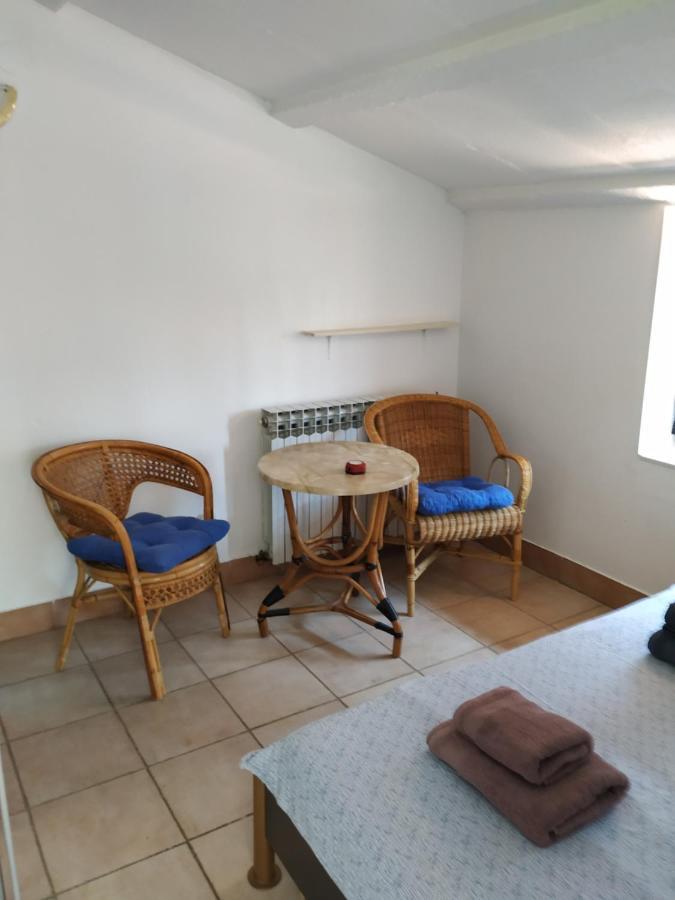 Apartmani Zlatko Pula Exteriör bild