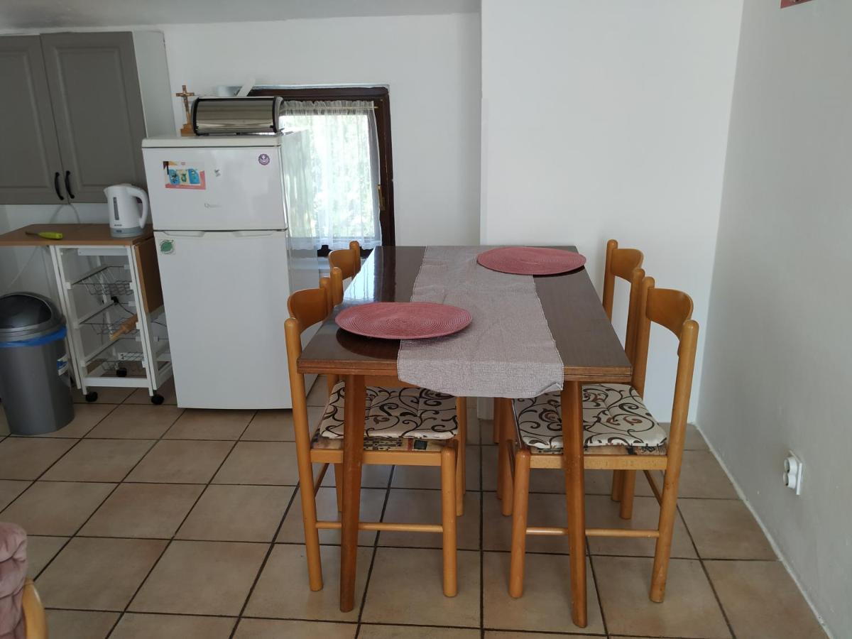 Apartmani Zlatko Pula Exteriör bild