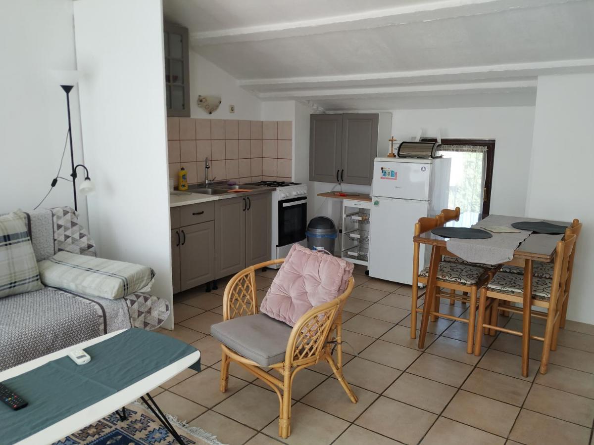 Apartmani Zlatko Pula Exteriör bild