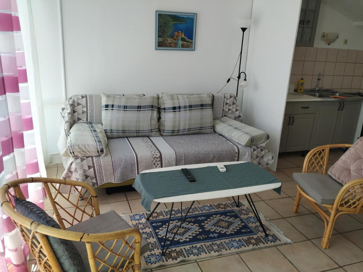 Apartmani Zlatko Pula Exteriör bild