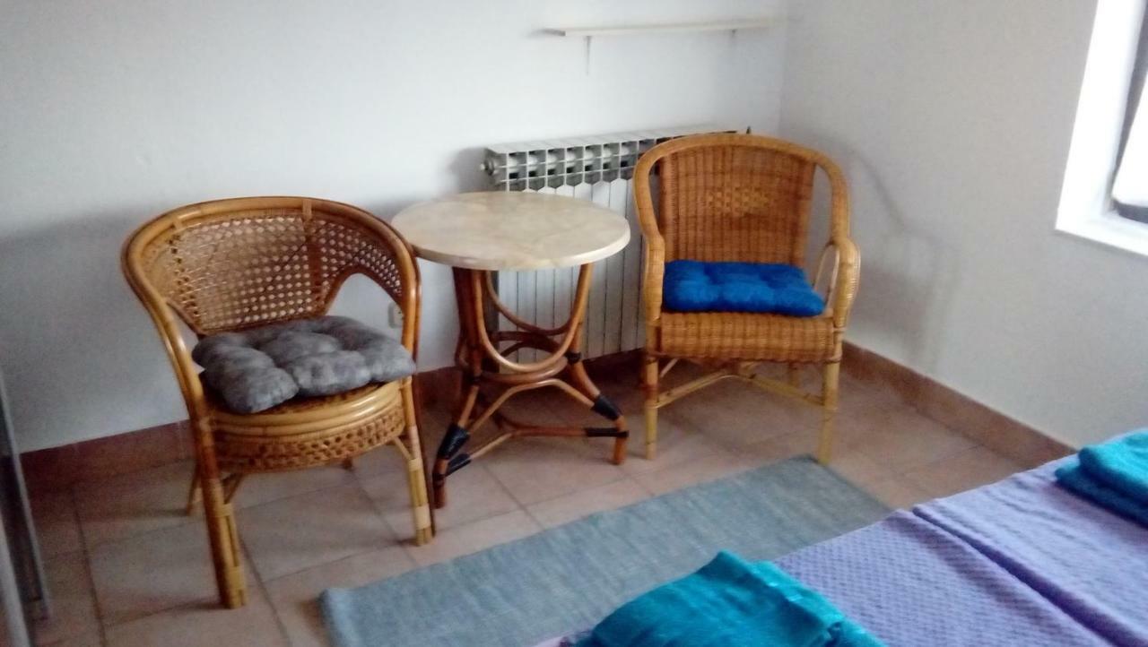 Apartmani Zlatko Pula Exteriör bild