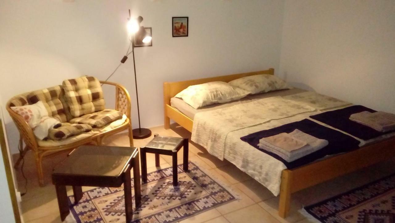 Apartmani Zlatko Pula Exteriör bild