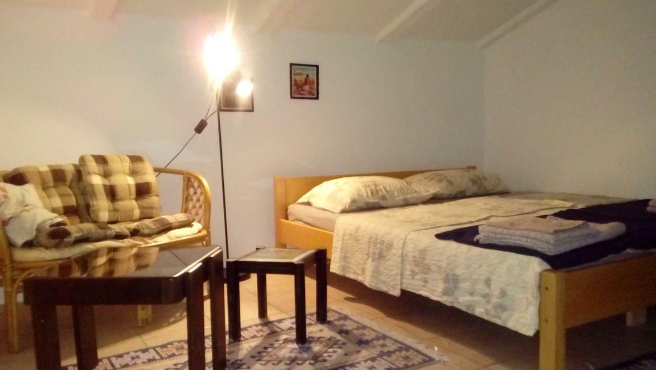 Apartmani Zlatko Pula Exteriör bild